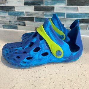 2 pair blue and black Kid's Hydro Moc size 13